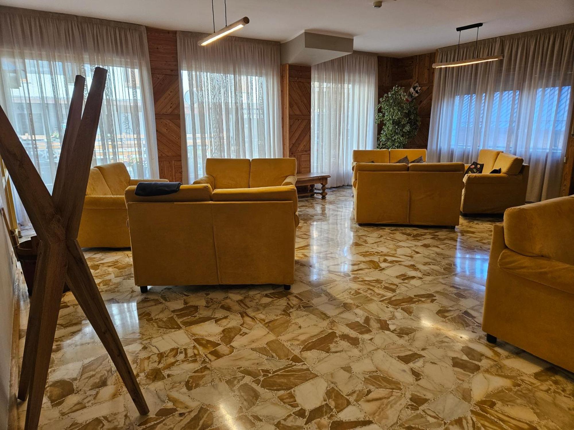 Hotel Holiday Debili Oulx 외부 사진